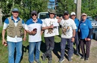 B-cupin iloiset voittajat: keskellä Arto Kairajärvi (MAP) Timo Oksanen (MAP), vasemmalla hopeamitalistit Pekka Paavilainen (KaU), Tapani Juselius (KaU), oikealla pronssille kirineet Pertti Harinen (LeSi) ja Pirkko Haikonen (LeSi).